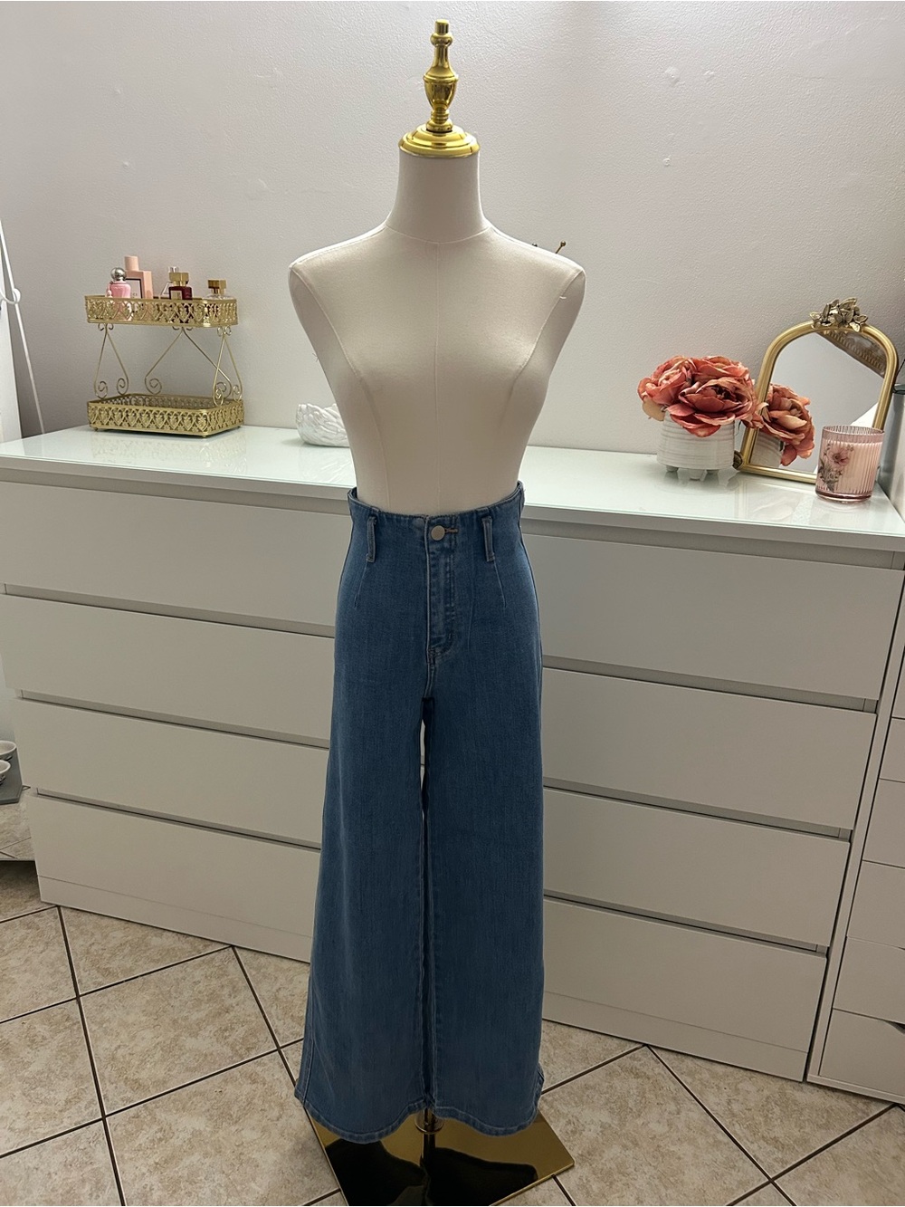 High-Rise Wide Leg Jeans in Medium Blue